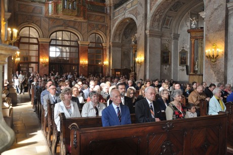 Húsvétvasárnap - ünnepi püspöki szentmise Urunk feltámadásának napján